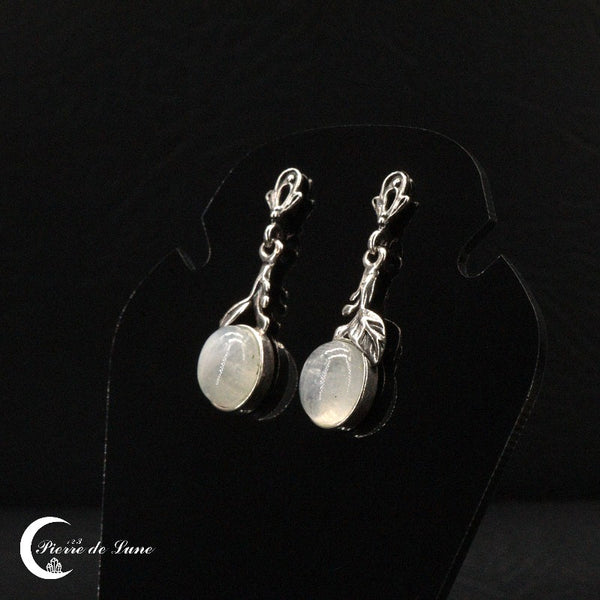 Détail de la monture en argent rhodié des Boucles d'oreilles (Pomone)